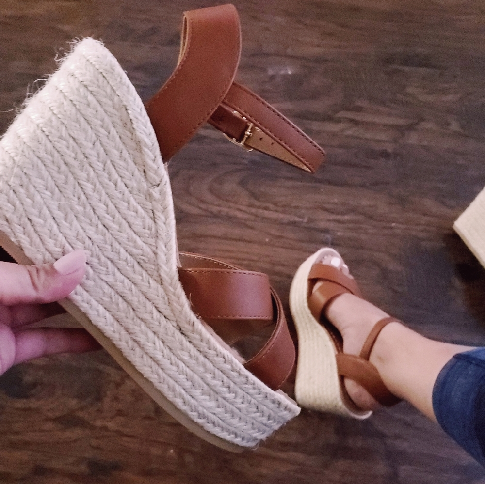 Dream/ Tan Wedges